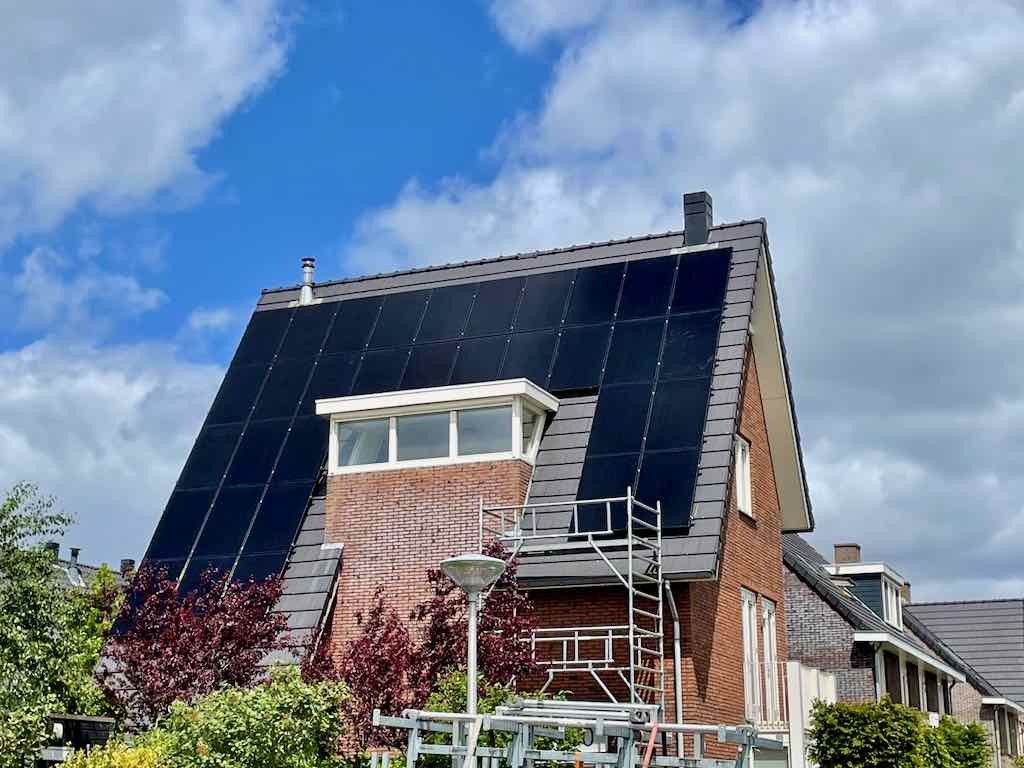 zonnepanelen op een schuin dak mei 2022