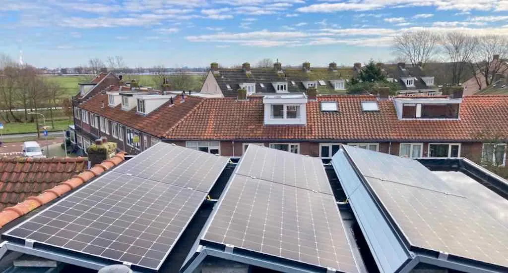 panelen in februari 2023