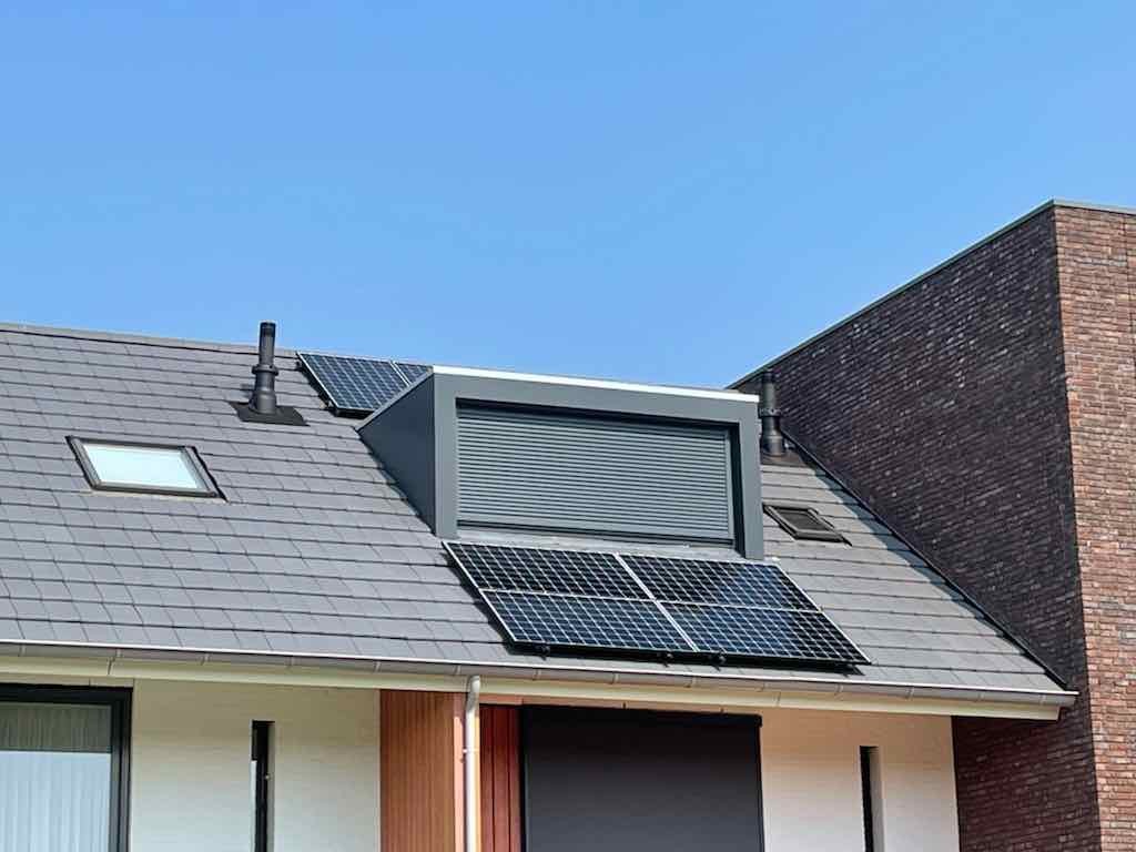 strakke woningen en strakke lucht