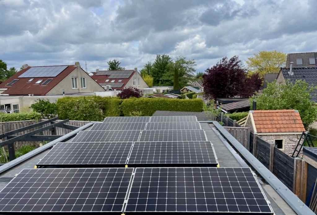 Wolken boven een installatie in mei 2022