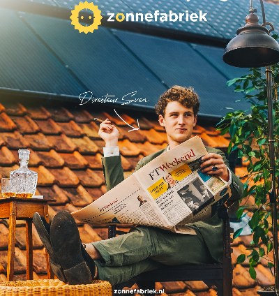 directeur Zonnefabriek met sigaar en whiskey