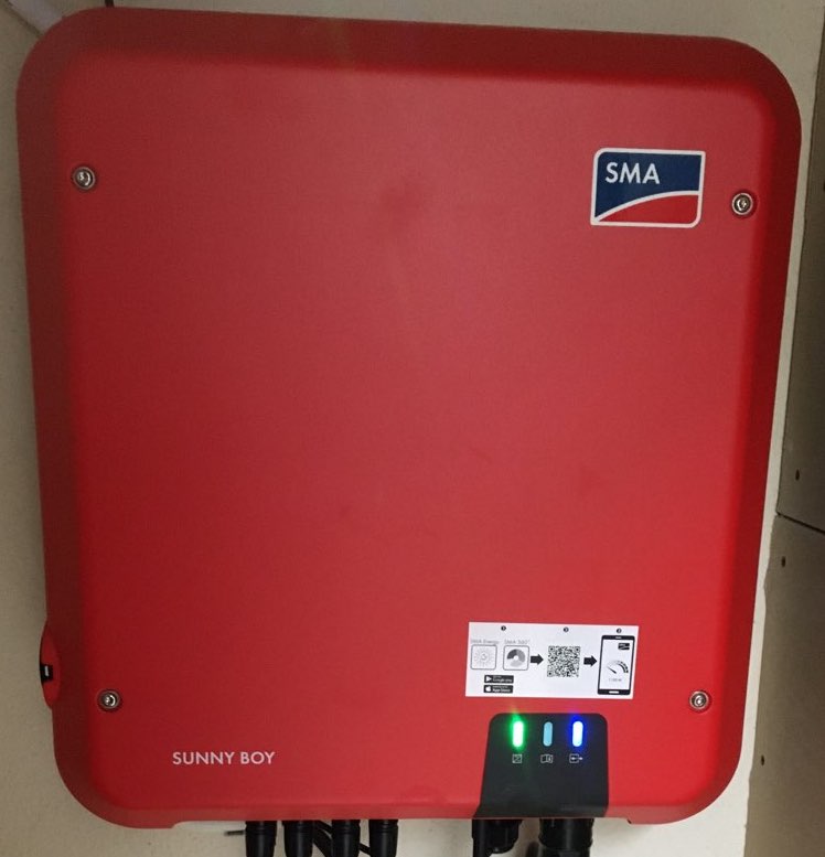 omvormer met QR-code