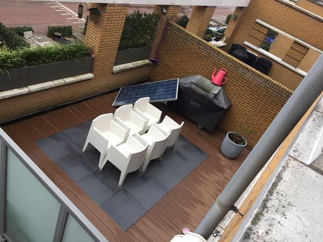 paneel op balkon gewaaid