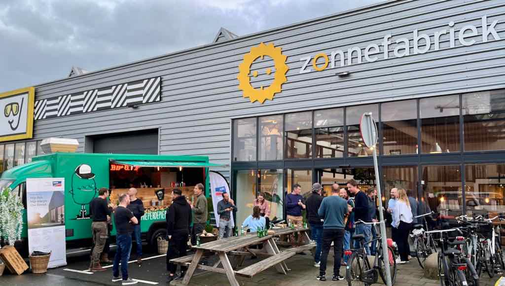 Gezelligheid bij de kwartaal update van de Zonnefabriek in Amsterdam