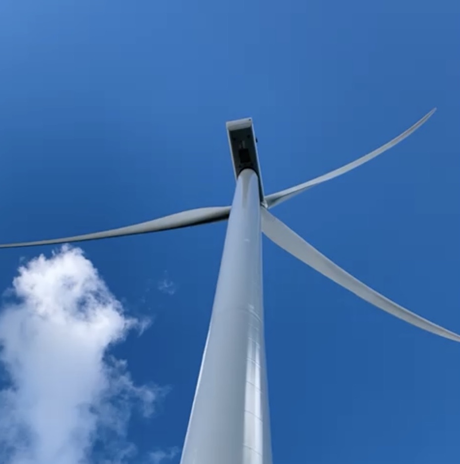 Gebruik maken van de bestaande kabels van windturbines geeft meer mogelijkheden voor zonnepanelen