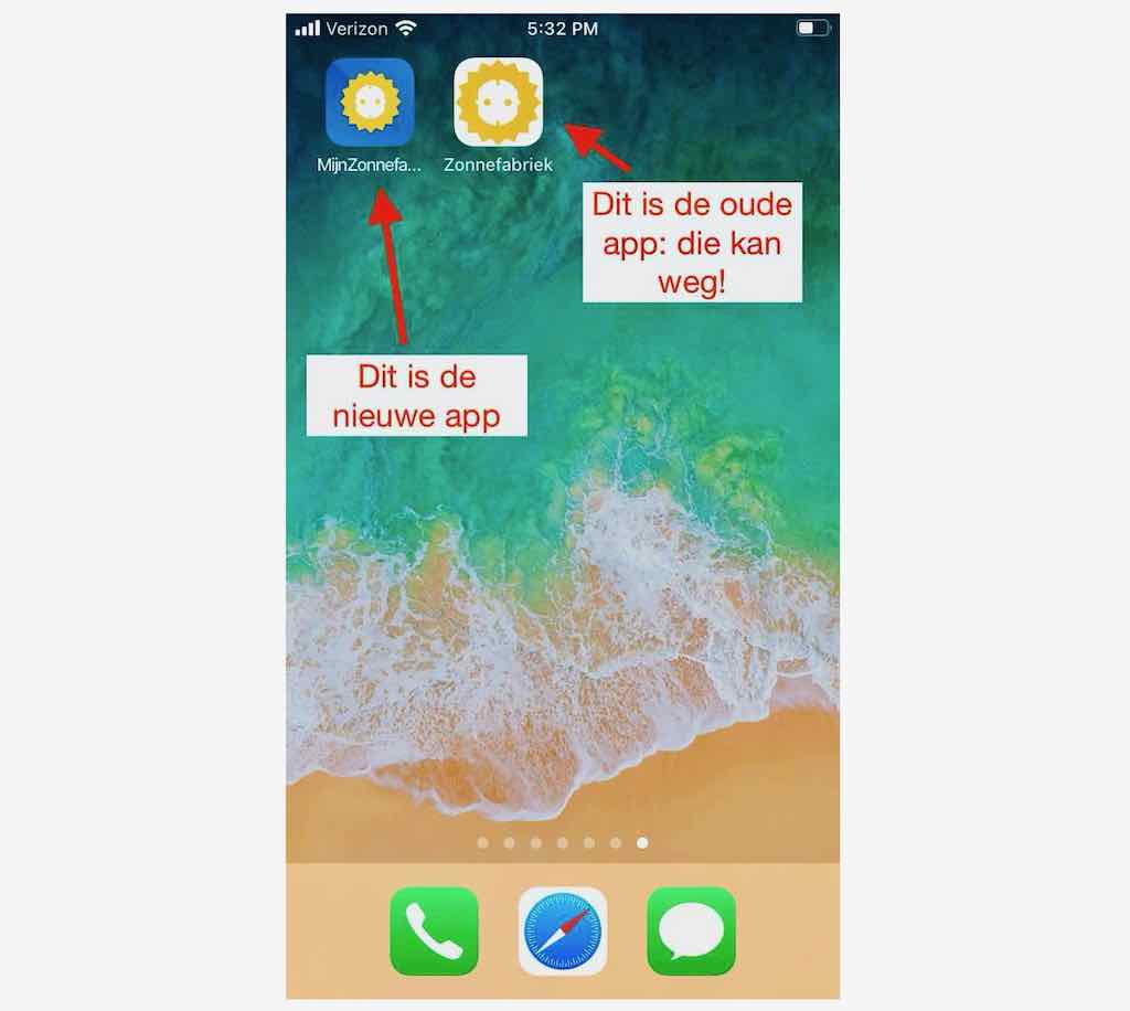 Het icoon met de witte achtergrond is de oude: die kan weg. Het icoon met de blauwe achtergrond is de nieuwe app.