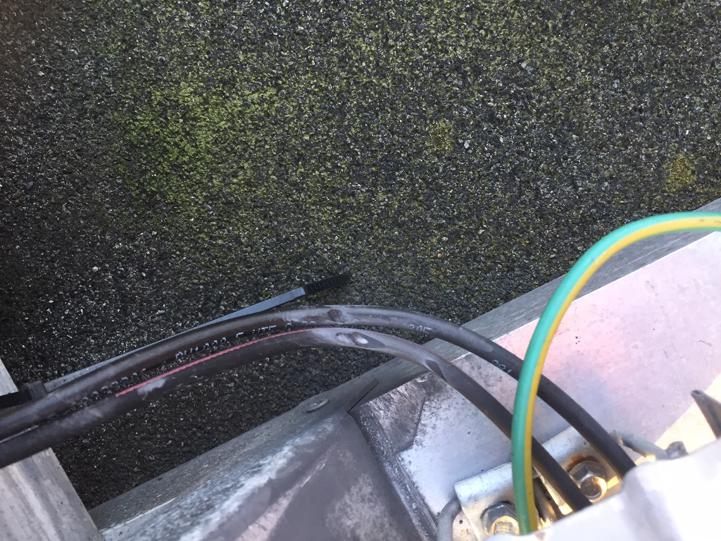 versleten isolatie op DC kabel