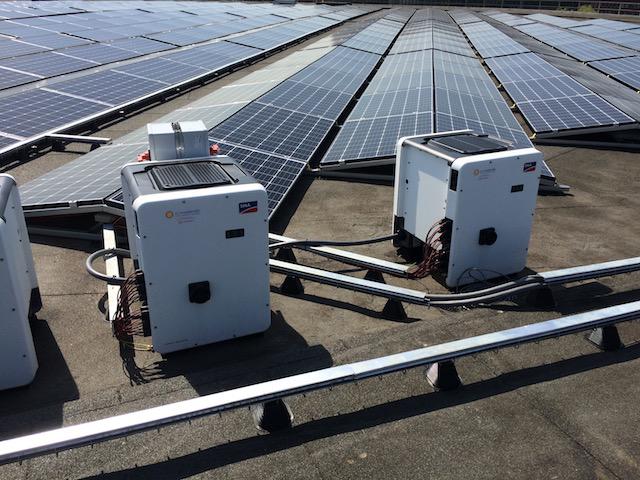 panelen en omvormers gashouder