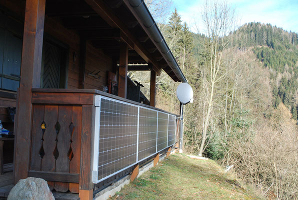 verticale panelen langs balkon