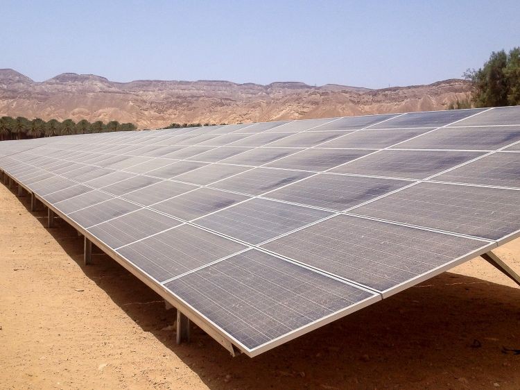 Bij ons is dat Saharazand er al lang weer afgespoeld, in tegenstelling tot het plaatje boven&nbsp;