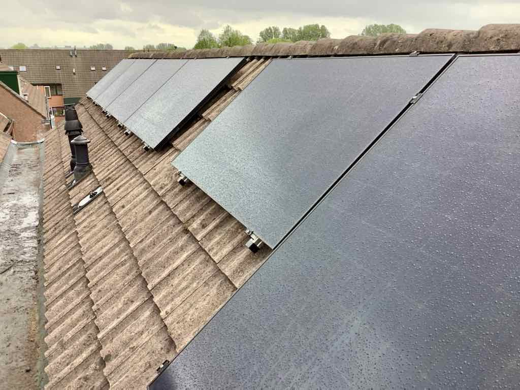 regen op de zonnepanelen