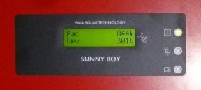 vooraanzicht SMA omvormer met klein display